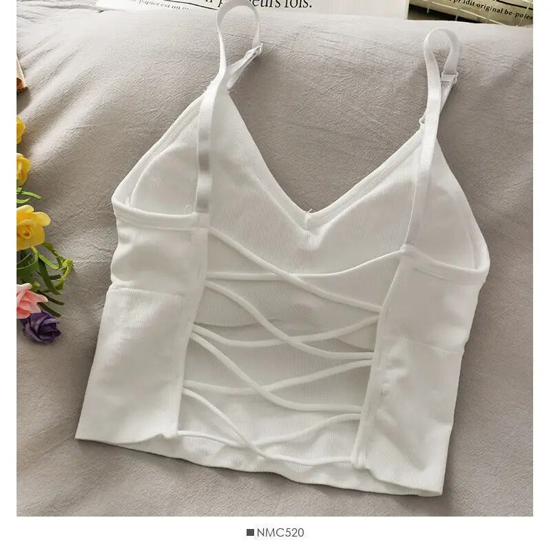 Top Sexy Feminino construído em sutiã branco 