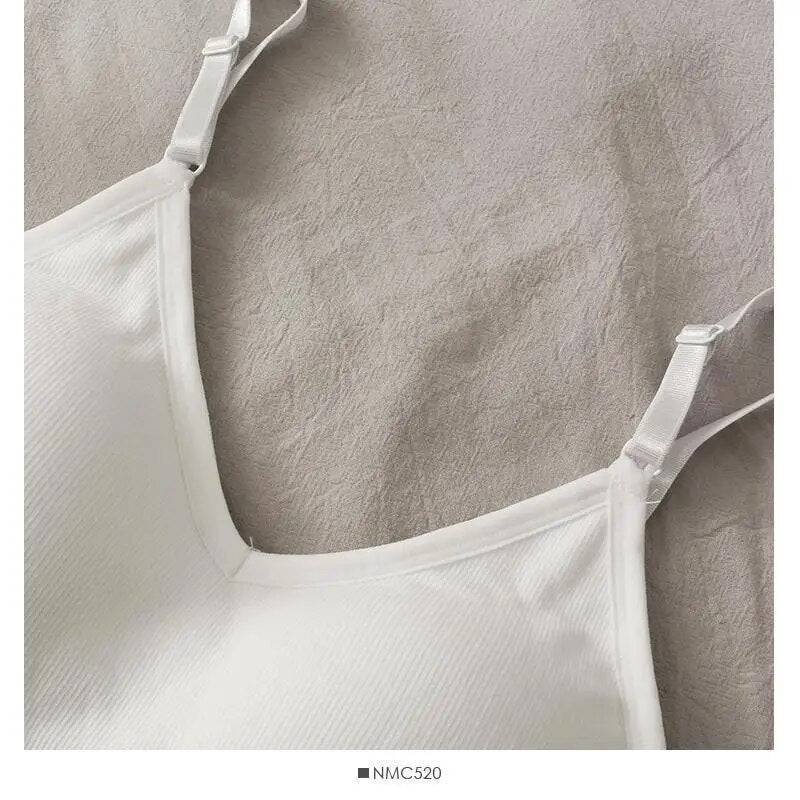 Top Sexy Feminino construído em sutiã branco 