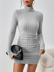 Vestido Franzido de gola alta bege claro