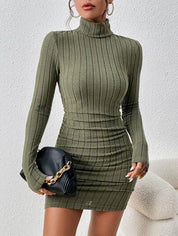 Vestido Franzido de gola alta verde militar