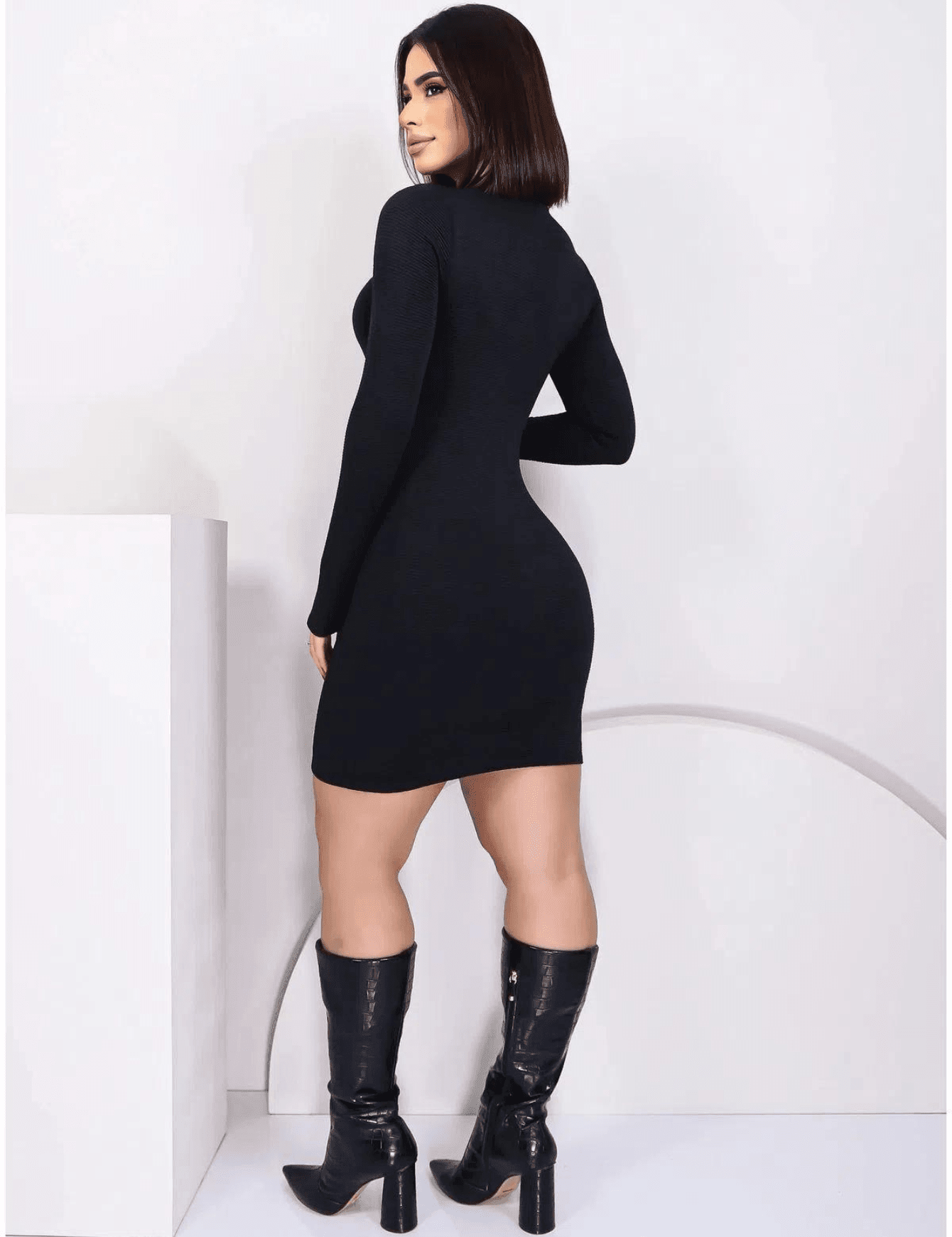 Vestido Tubinho Manga Longa Gola Alta preto  