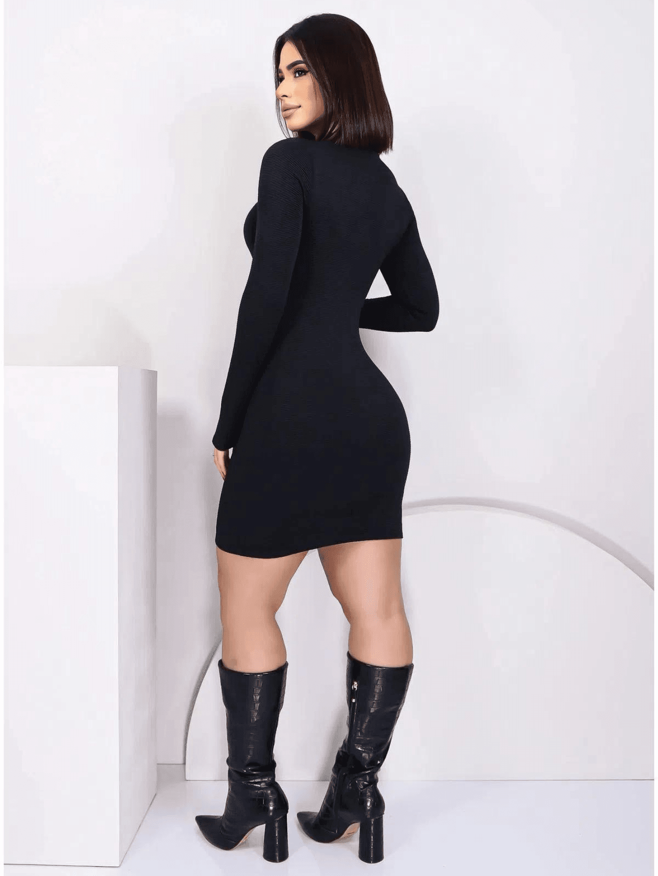 Vestido Tubinho Manga Longa Gola Alta preto  