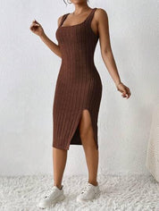 Vestido de Verão Com Fenda Na Coxa marrom