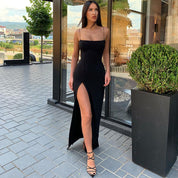 Vestido de bainha com cinta de espaguete preto
