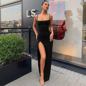 Vestido de bainha preto com cinta de espaguete 